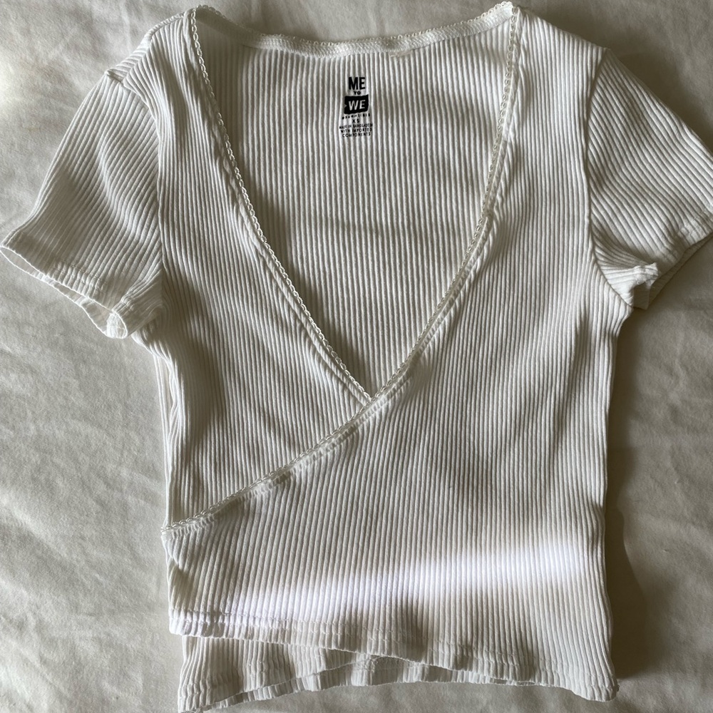 Me to We Pacsun Ballet white tshirt with lace trim